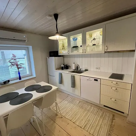 Aia Hoovimaja * Parnu